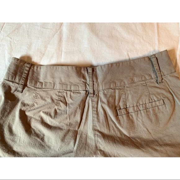 Costa Blanca tan shorts, size 8. GUC. Smoke free home - Picture 3 of 4